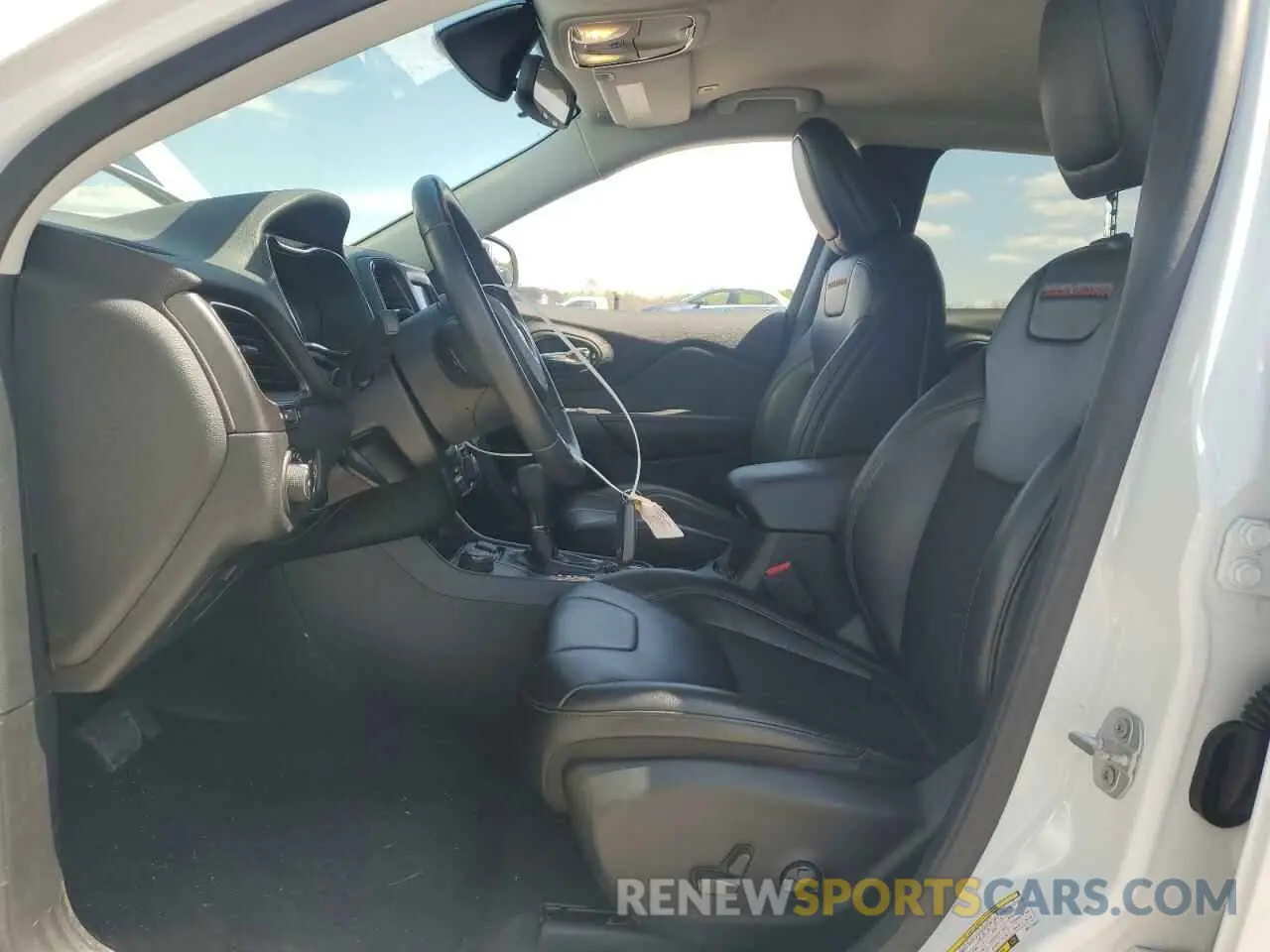 7 Photograph of a damaged car 1C4PJMBX4KD118383 JEEP CHEROKEE 2019