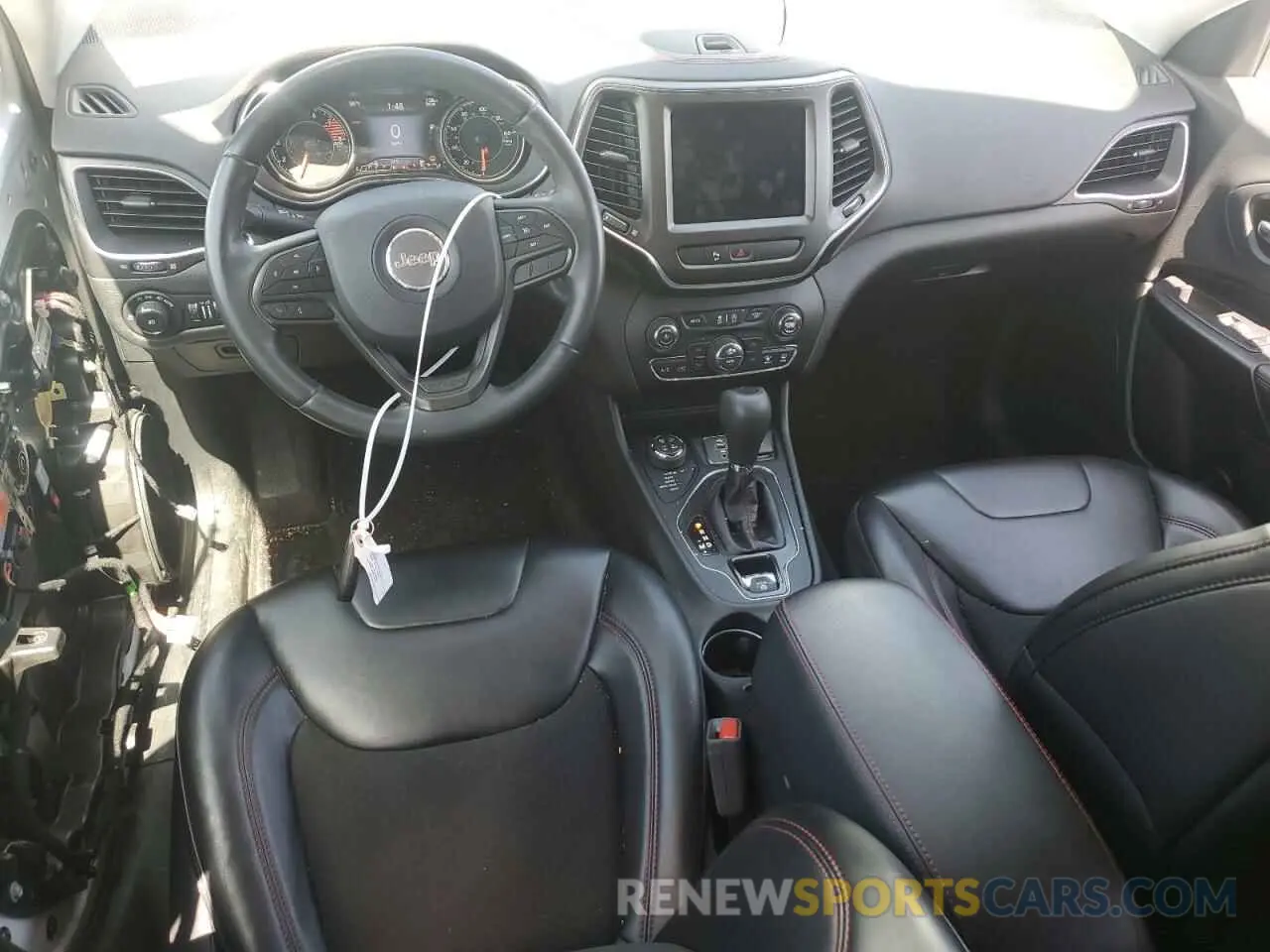 8 Photograph of a damaged car 1C4PJMBX4KD118383 JEEP CHEROKEE 2019