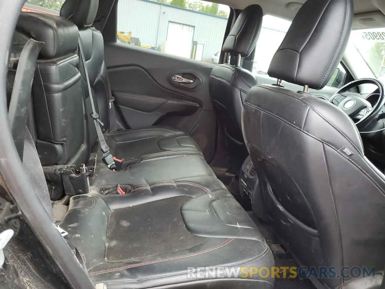 11 Photograph of a damaged car 1C4PJMBX4KD121641 JEEP CHEROKEE 2019