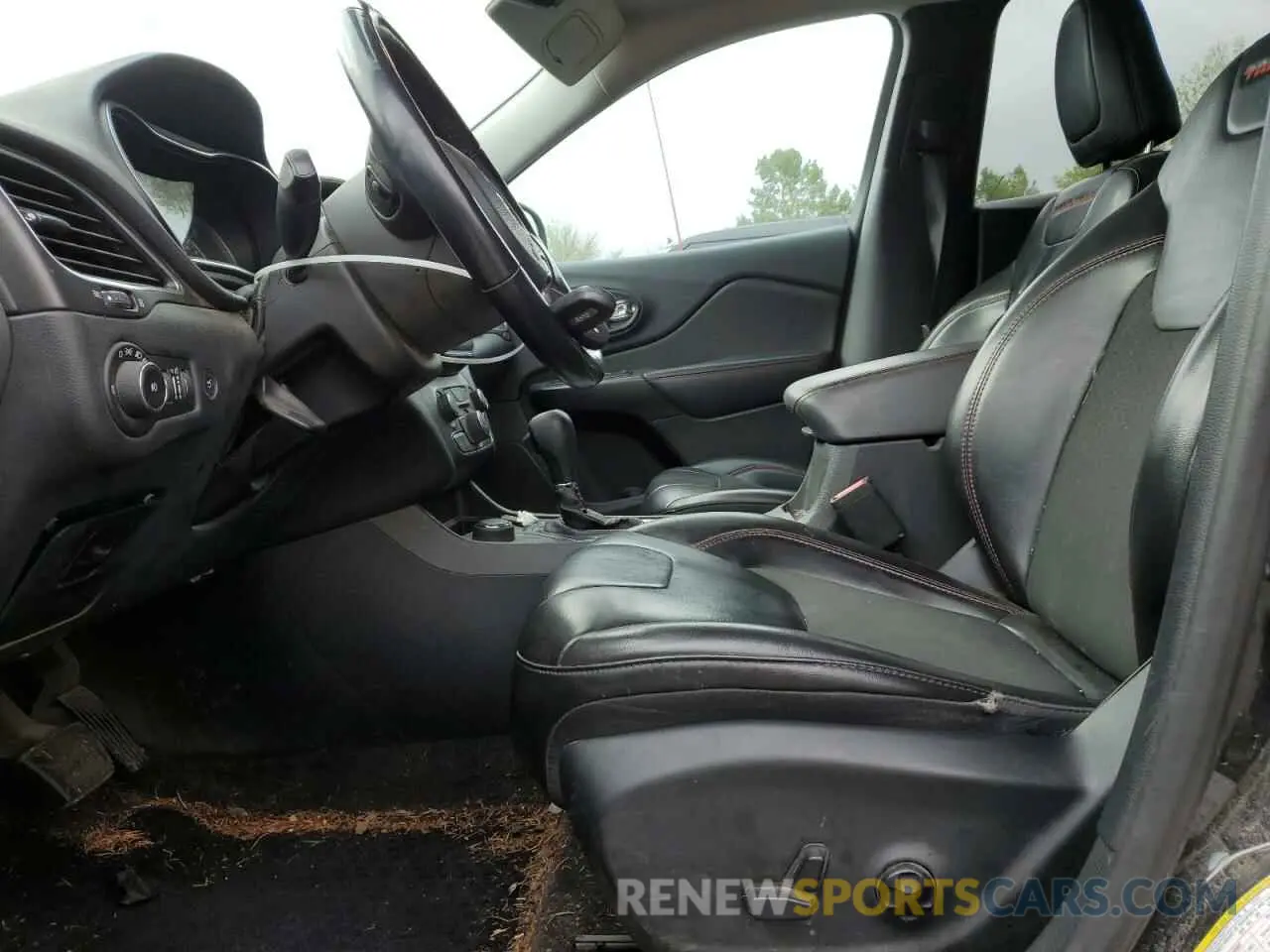 7 Photograph of a damaged car 1C4PJMBX4KD121641 JEEP CHEROKEE 2019