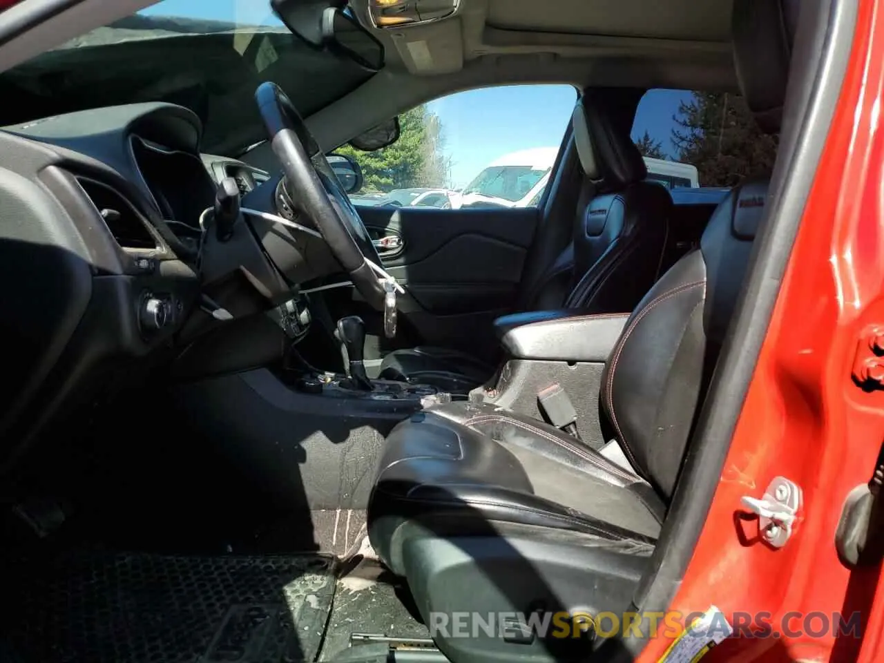 7 Photograph of a damaged car 1C4PJMBX4KD131120 JEEP CHEROKEE 2019