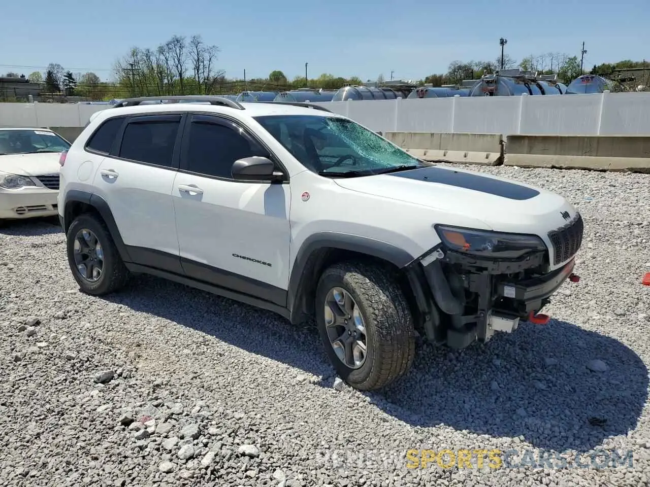 4 Photograph of a damaged car 1C4PJMBX4KD279087 JEEP CHEROKEE 2019