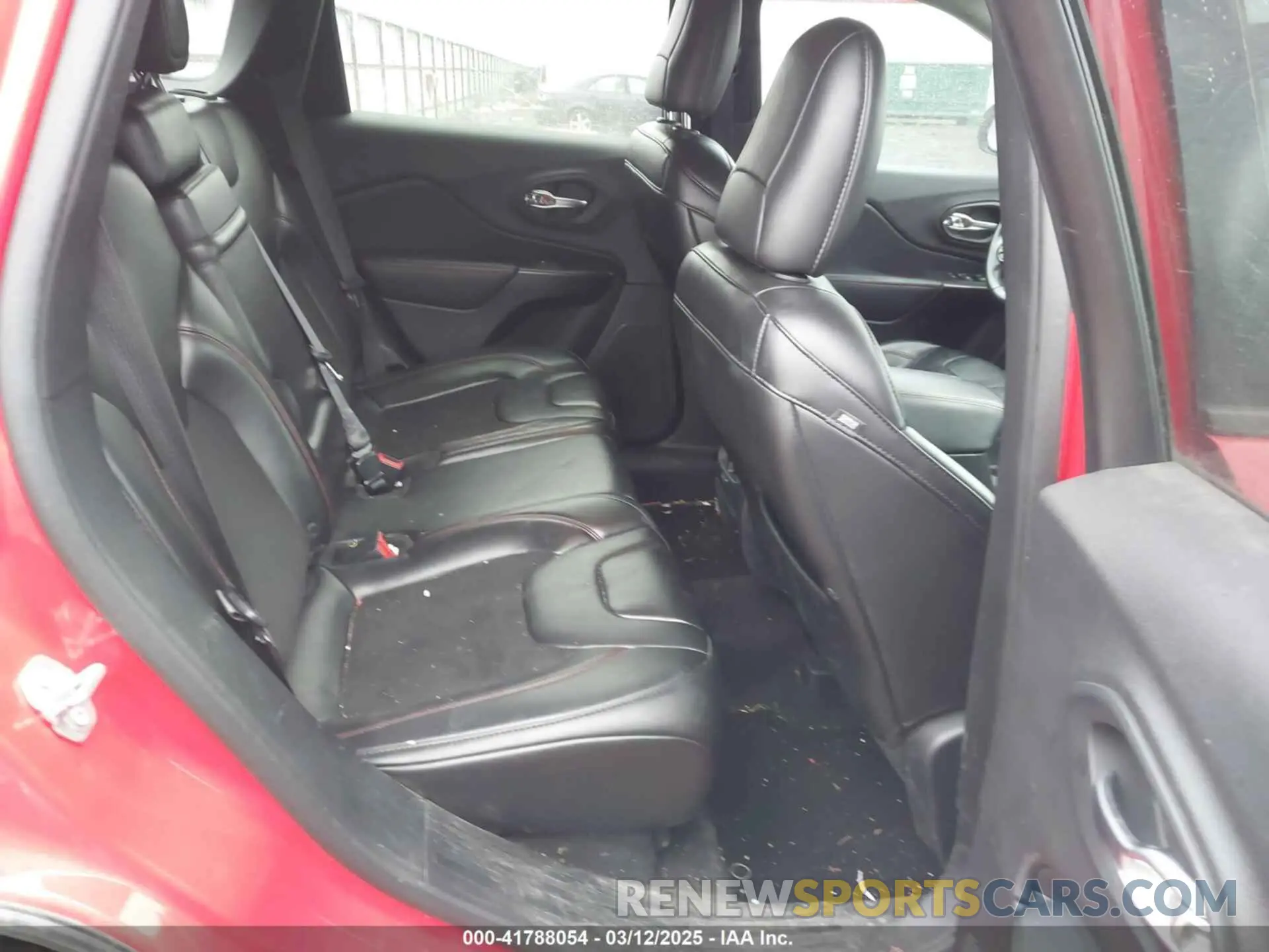 8 Photograph of a damaged car 1C4PJMBX4KD337408 JEEP CHEROKEE 2019