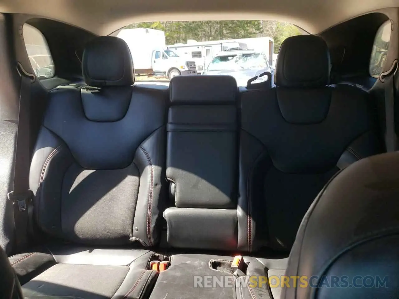 10 Photograph of a damaged car 1C4PJMBX4KD375155 JEEP CHEROKEE 2019