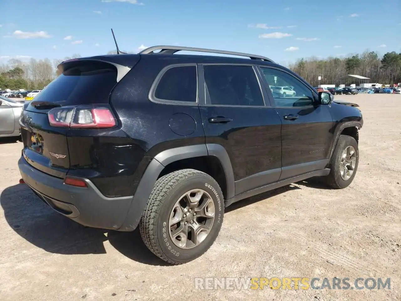 3 Photograph of a damaged car 1C4PJMBX4KD375155 JEEP CHEROKEE 2019