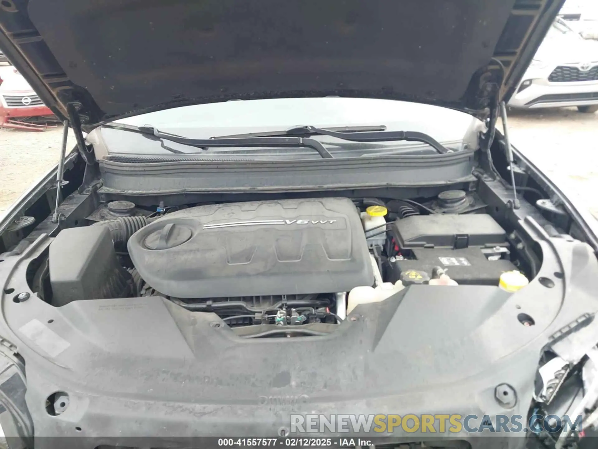 10 Photograph of a damaged car 1C4PJMBX4KD385796 JEEP CHEROKEE 2019