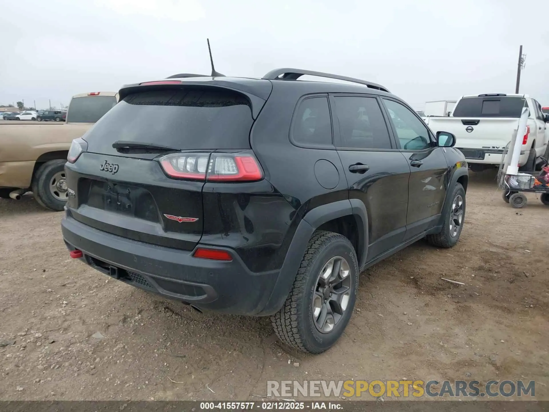 4 Photograph of a damaged car 1C4PJMBX4KD385796 JEEP CHEROKEE 2019