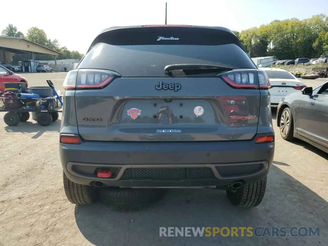 6 Photograph of a damaged car 1C4PJMBX4KD395180 JEEP CHEROKEE 2019