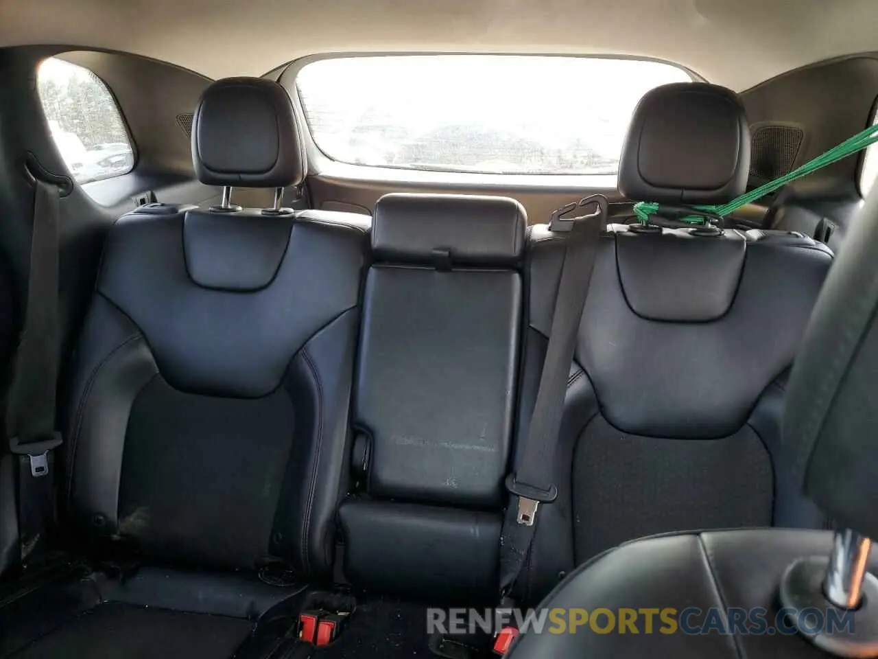 10 Photograph of a damaged car 1C4PJMBX4KD463350 JEEP CHEROKEE 2019