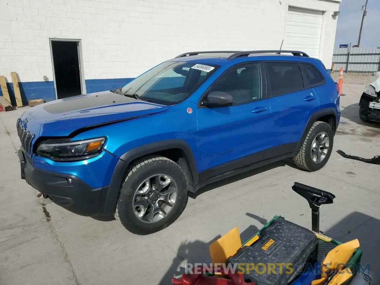 1 Photograph of a damaged car 1C4PJMBX5KD122328 JEEP CHEROKEE 2019