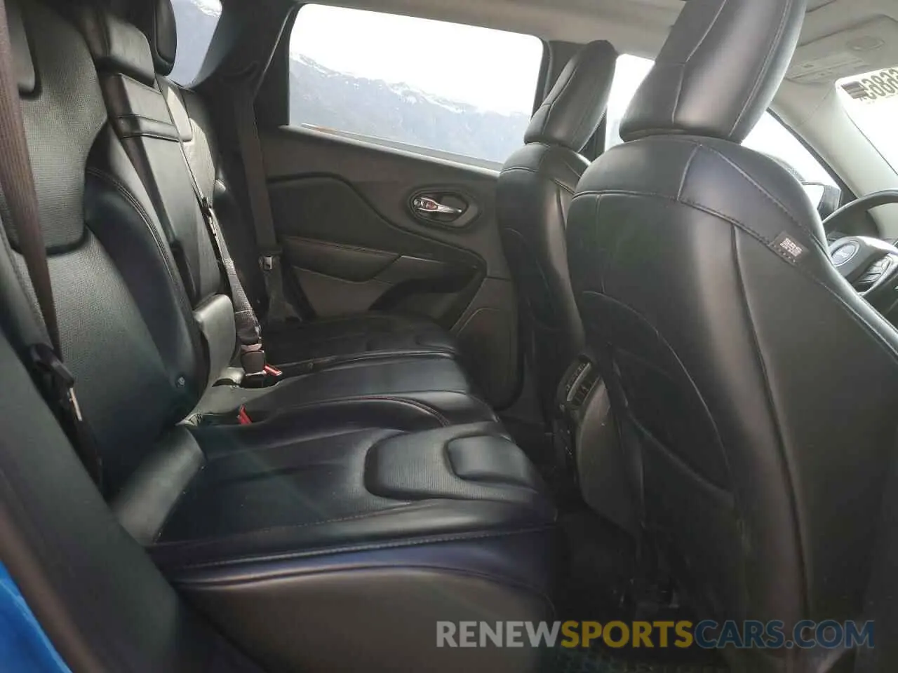 11 Photograph of a damaged car 1C4PJMBX5KD122328 JEEP CHEROKEE 2019