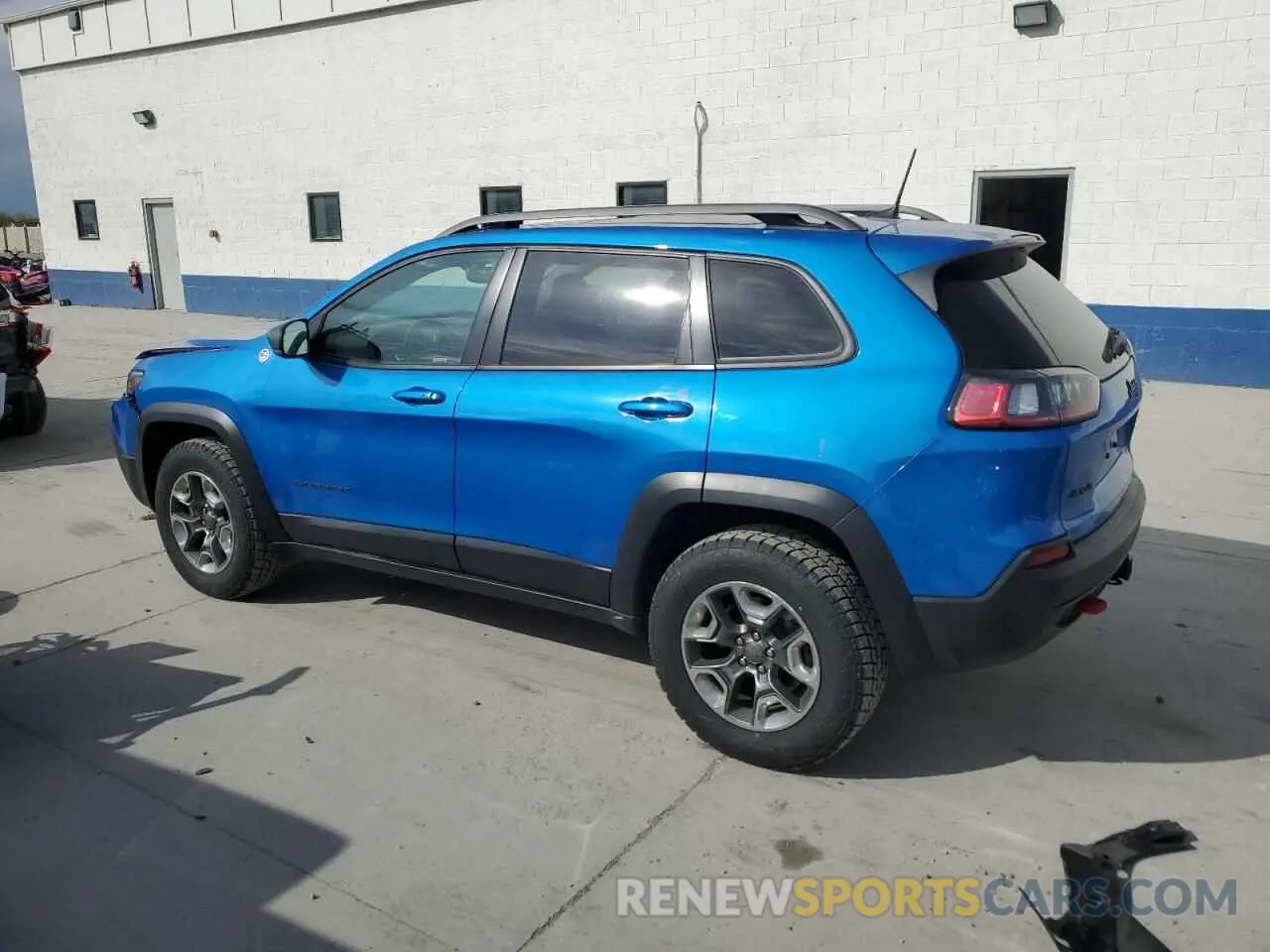2 Photograph of a damaged car 1C4PJMBX5KD122328 JEEP CHEROKEE 2019