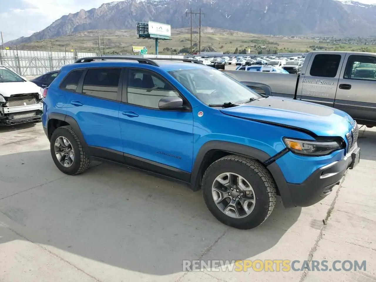 4 Photograph of a damaged car 1C4PJMBX5KD122328 JEEP CHEROKEE 2019