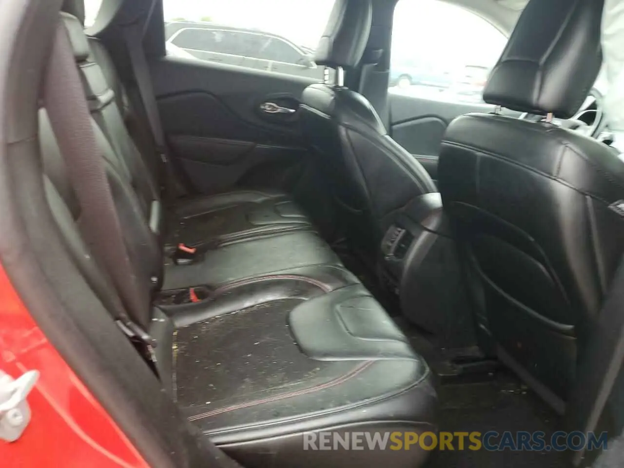 11 Photograph of a damaged car 1C4PJMBX5KD130901 JEEP CHEROKEE 2019