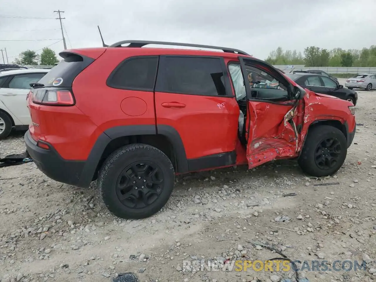 3 Photograph of a damaged car 1C4PJMBX5KD130901 JEEP CHEROKEE 2019