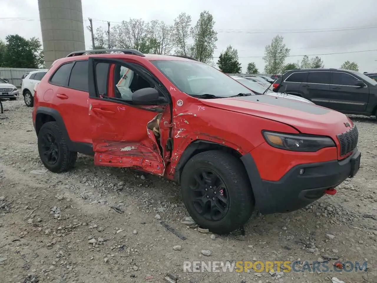 4 Photograph of a damaged car 1C4PJMBX5KD130901 JEEP CHEROKEE 2019