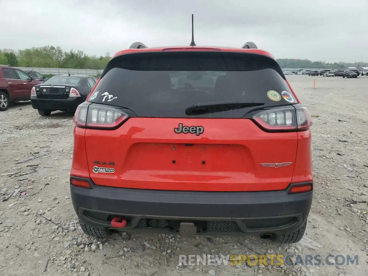 6 Photograph of a damaged car 1C4PJMBX5KD130901 JEEP CHEROKEE 2019