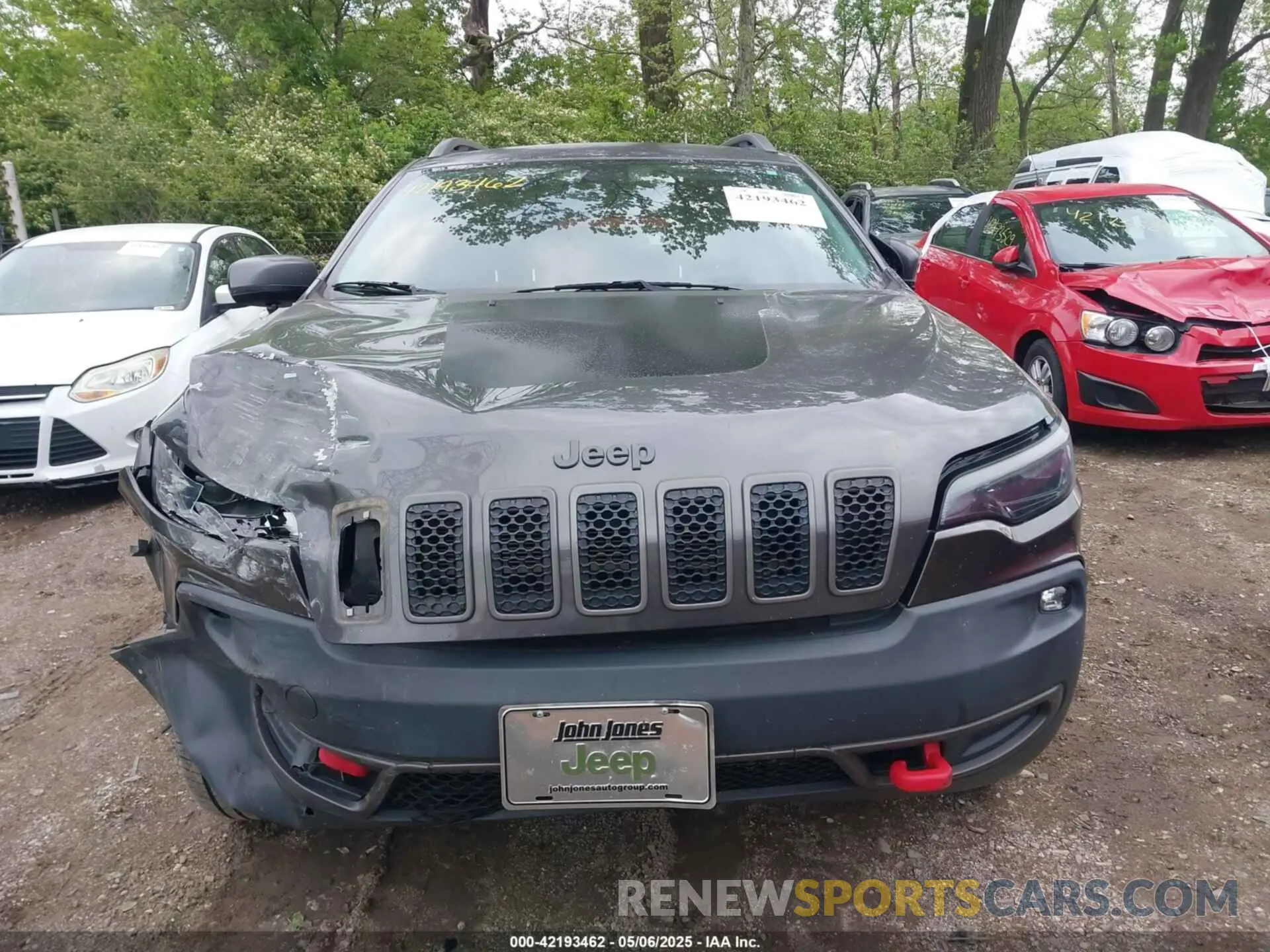 12 Photograph of a damaged car 1C4PJMBX5KD140733 JEEP CHEROKEE 2019