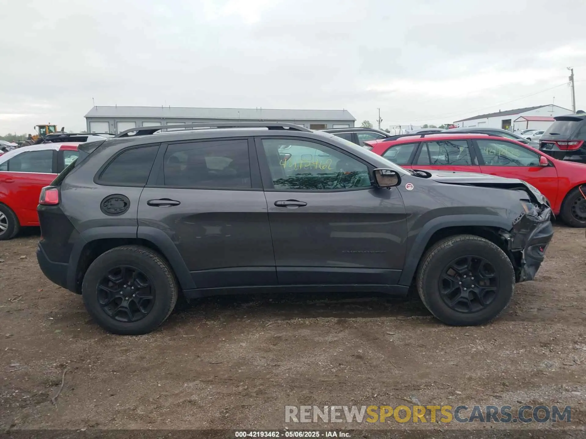 13 Photograph of a damaged car 1C4PJMBX5KD140733 JEEP CHEROKEE 2019