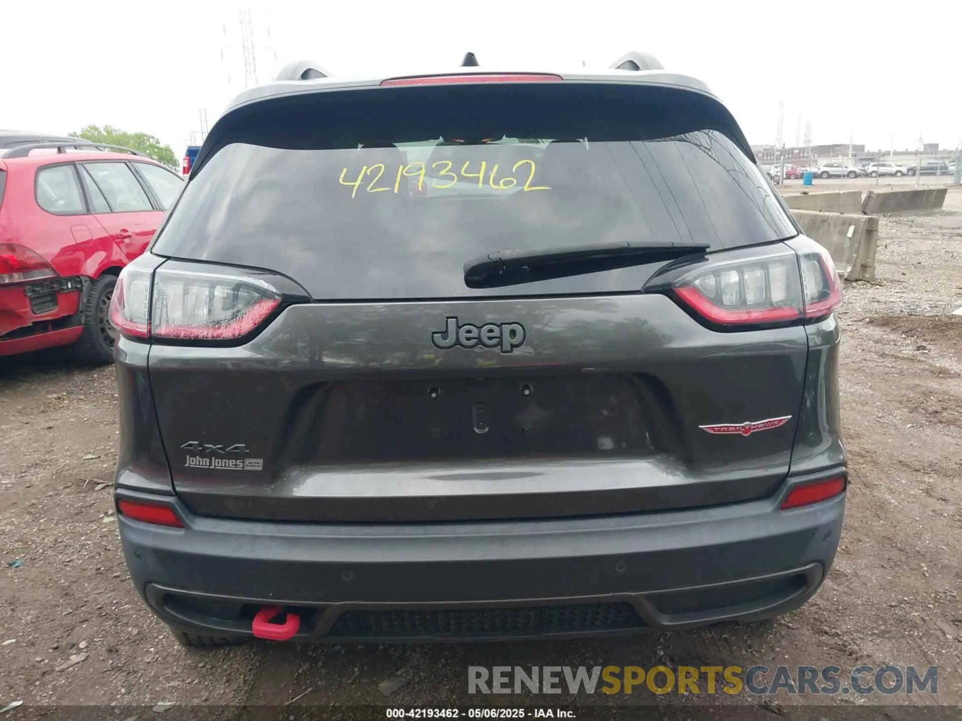 16 Photograph of a damaged car 1C4PJMBX5KD140733 JEEP CHEROKEE 2019