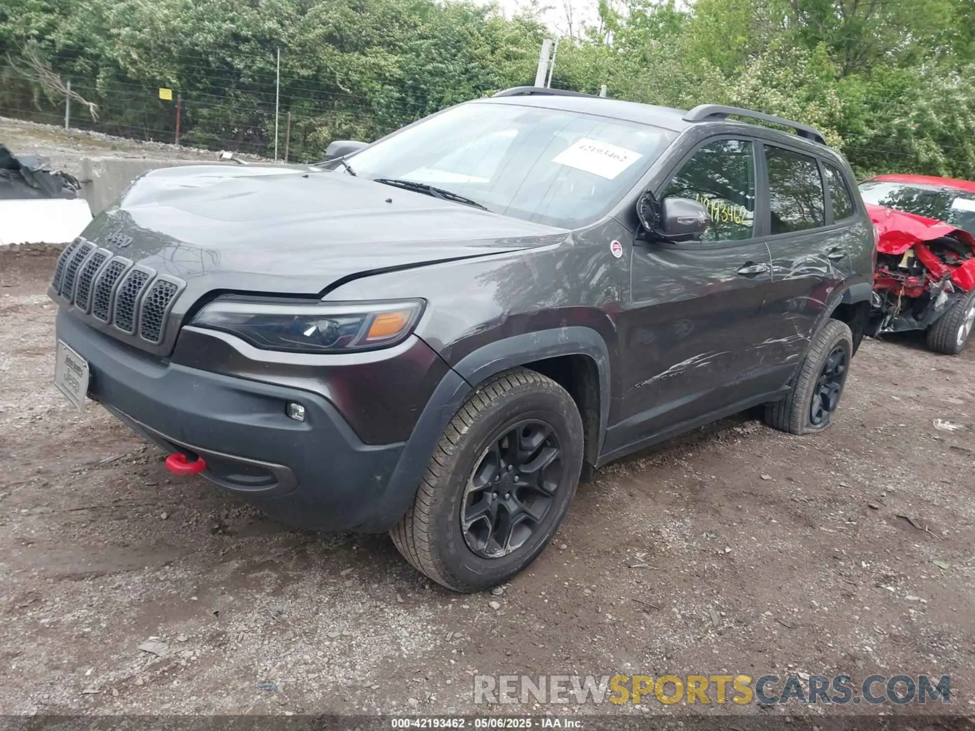 2 Photograph of a damaged car 1C4PJMBX5KD140733 JEEP CHEROKEE 2019