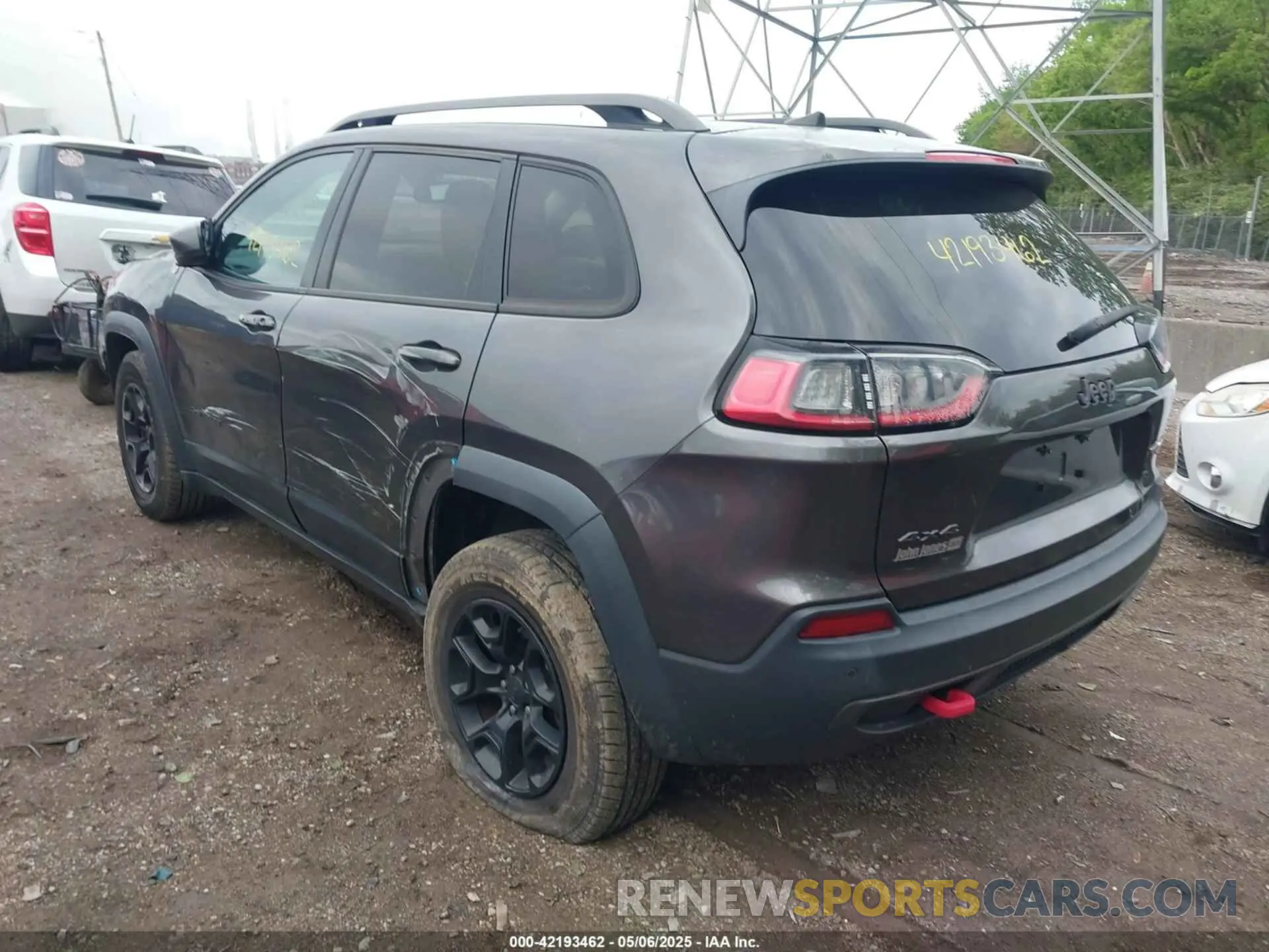 3 Photograph of a damaged car 1C4PJMBX5KD140733 JEEP CHEROKEE 2019