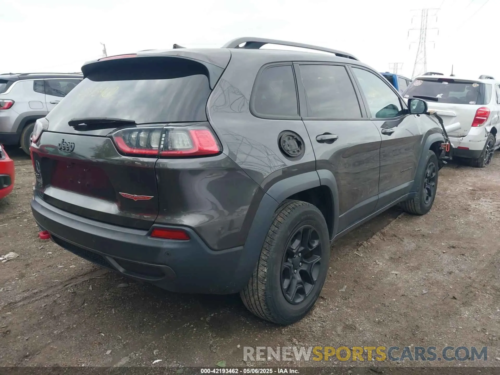 4 Photograph of a damaged car 1C4PJMBX5KD140733 JEEP CHEROKEE 2019