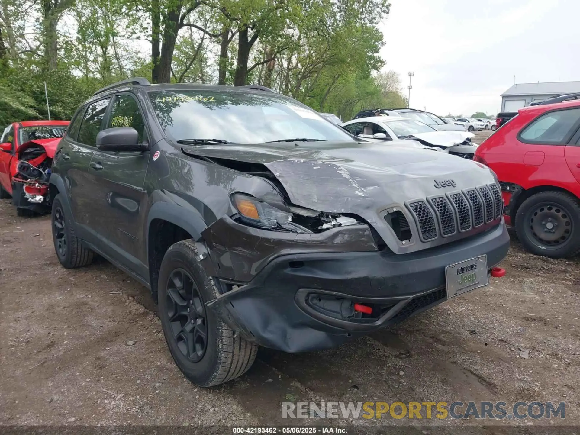 6 Photograph of a damaged car 1C4PJMBX5KD140733 JEEP CHEROKEE 2019