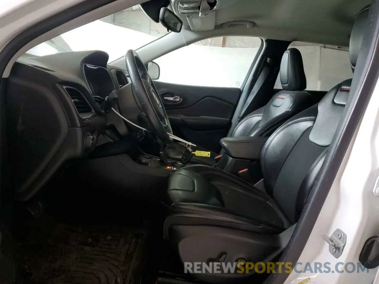 7 Photograph of a damaged car 1C4PJMBX5KD250701 JEEP CHEROKEE 2019