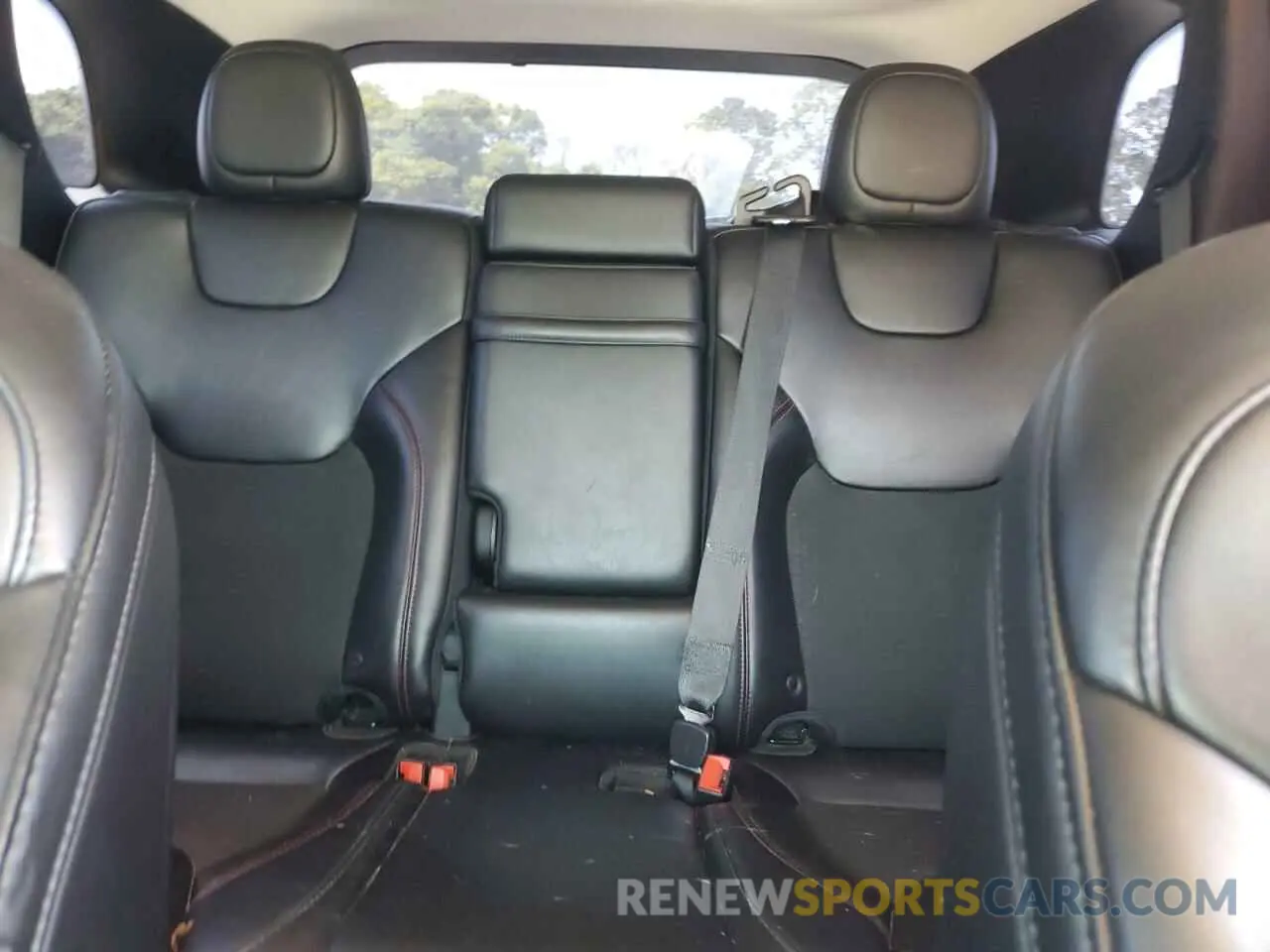 10 Photograph of a damaged car 1C4PJMBX5KD278692 JEEP CHEROKEE 2019