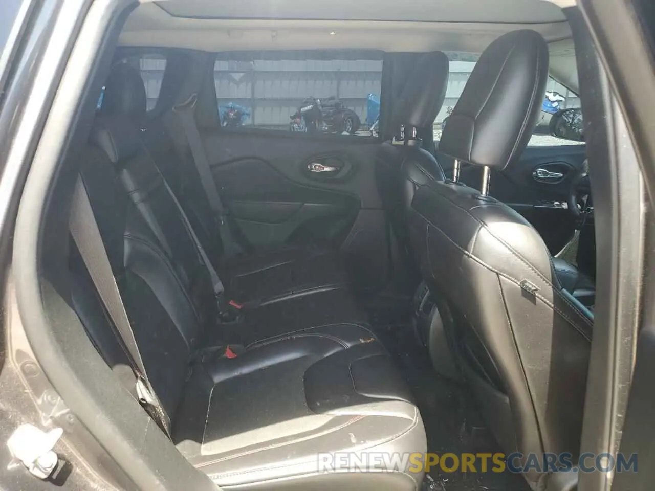 11 Photograph of a damaged car 1C4PJMBX5KD278692 JEEP CHEROKEE 2019