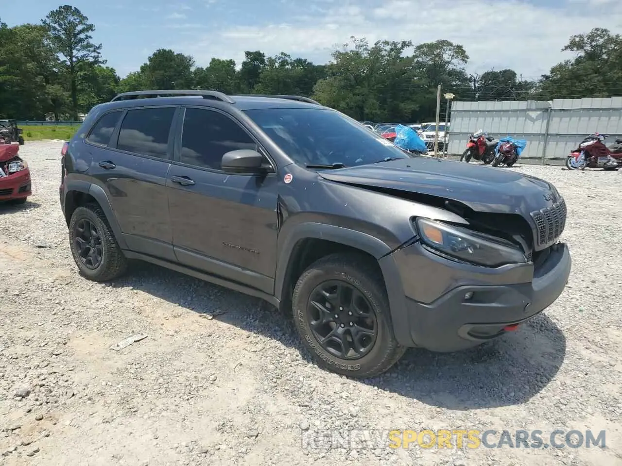 4 Photograph of a damaged car 1C4PJMBX5KD278692 JEEP CHEROKEE 2019