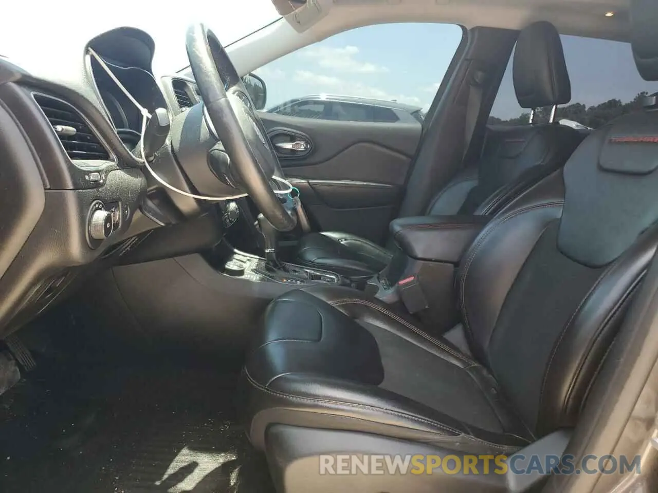 7 Photograph of a damaged car 1C4PJMBX5KD278692 JEEP CHEROKEE 2019