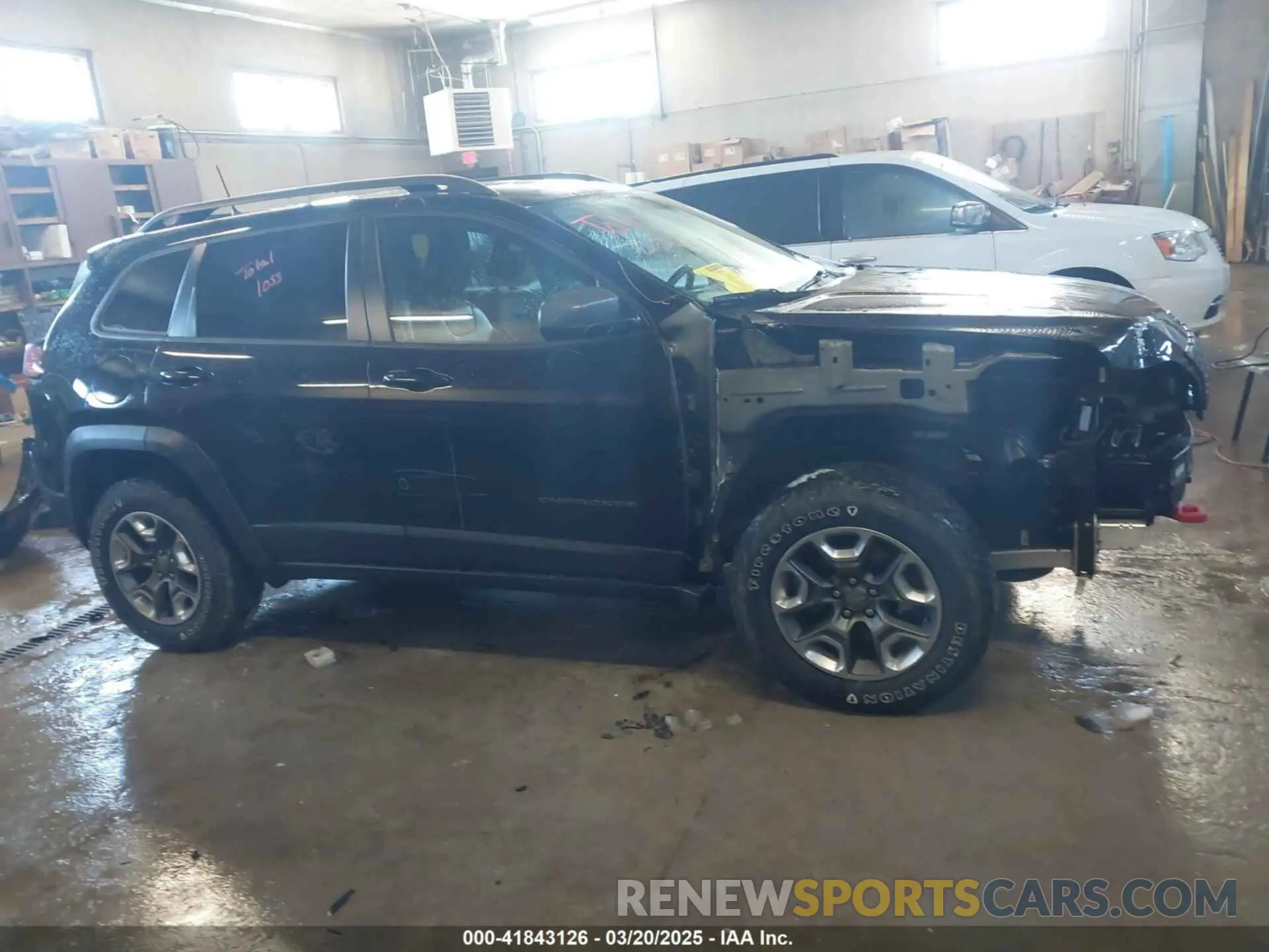 14 Photograph of a damaged car 1C4PJMBX5KD278921 JEEP CHEROKEE 2019