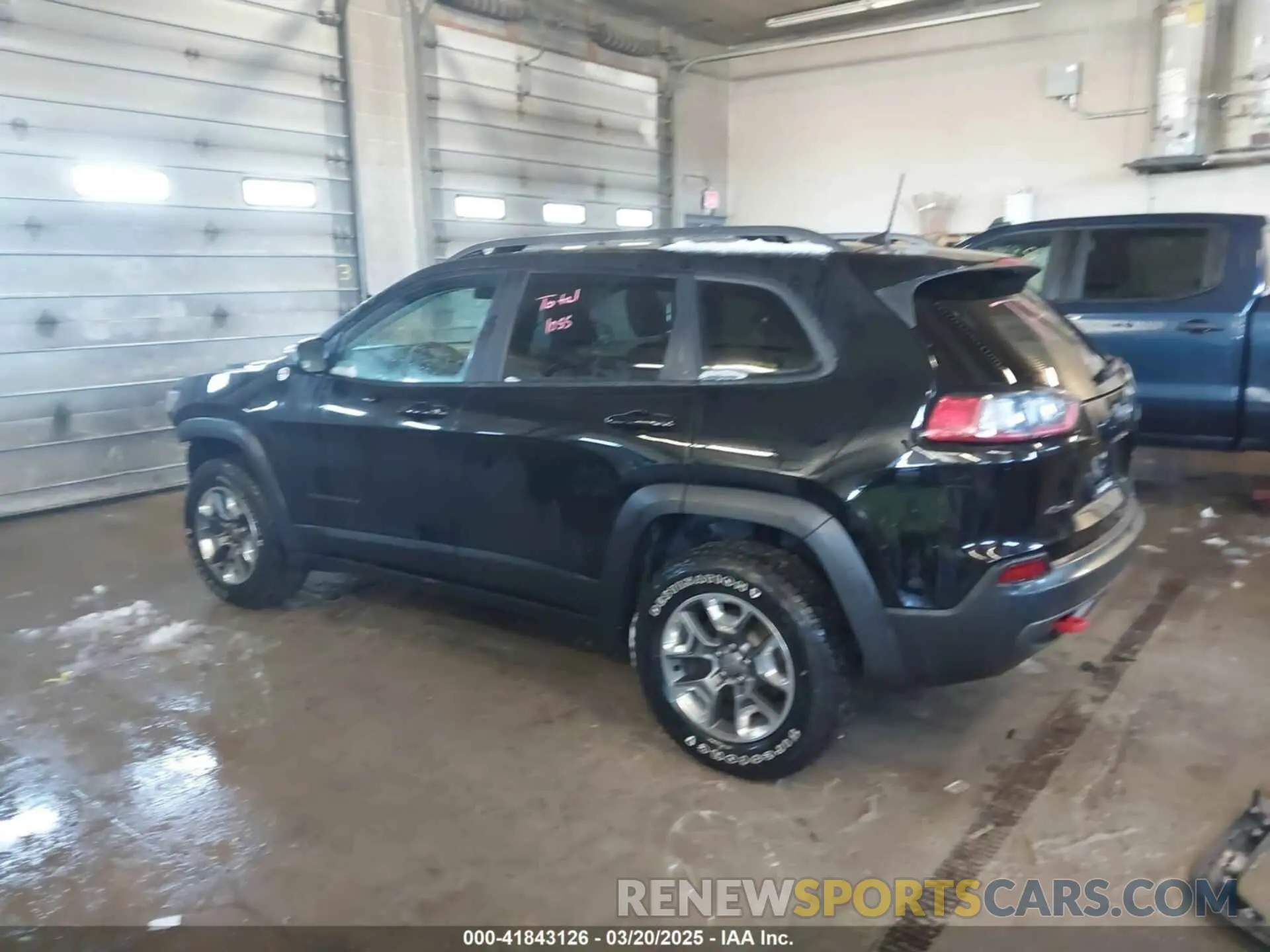 3 Photograph of a damaged car 1C4PJMBX5KD278921 JEEP CHEROKEE 2019