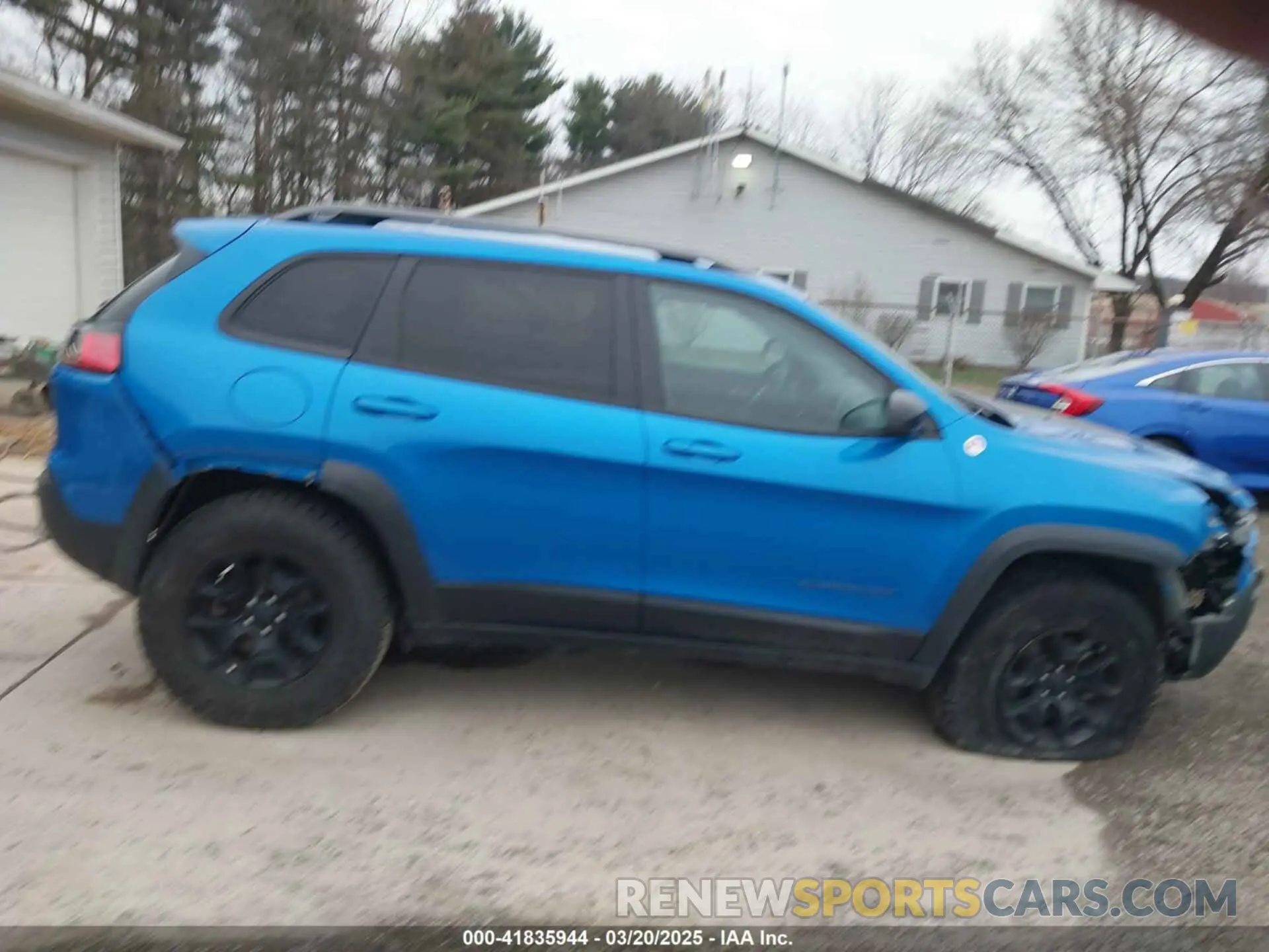 14 Photograph of a damaged car 1C4PJMBX5KD356050 JEEP CHEROKEE 2019