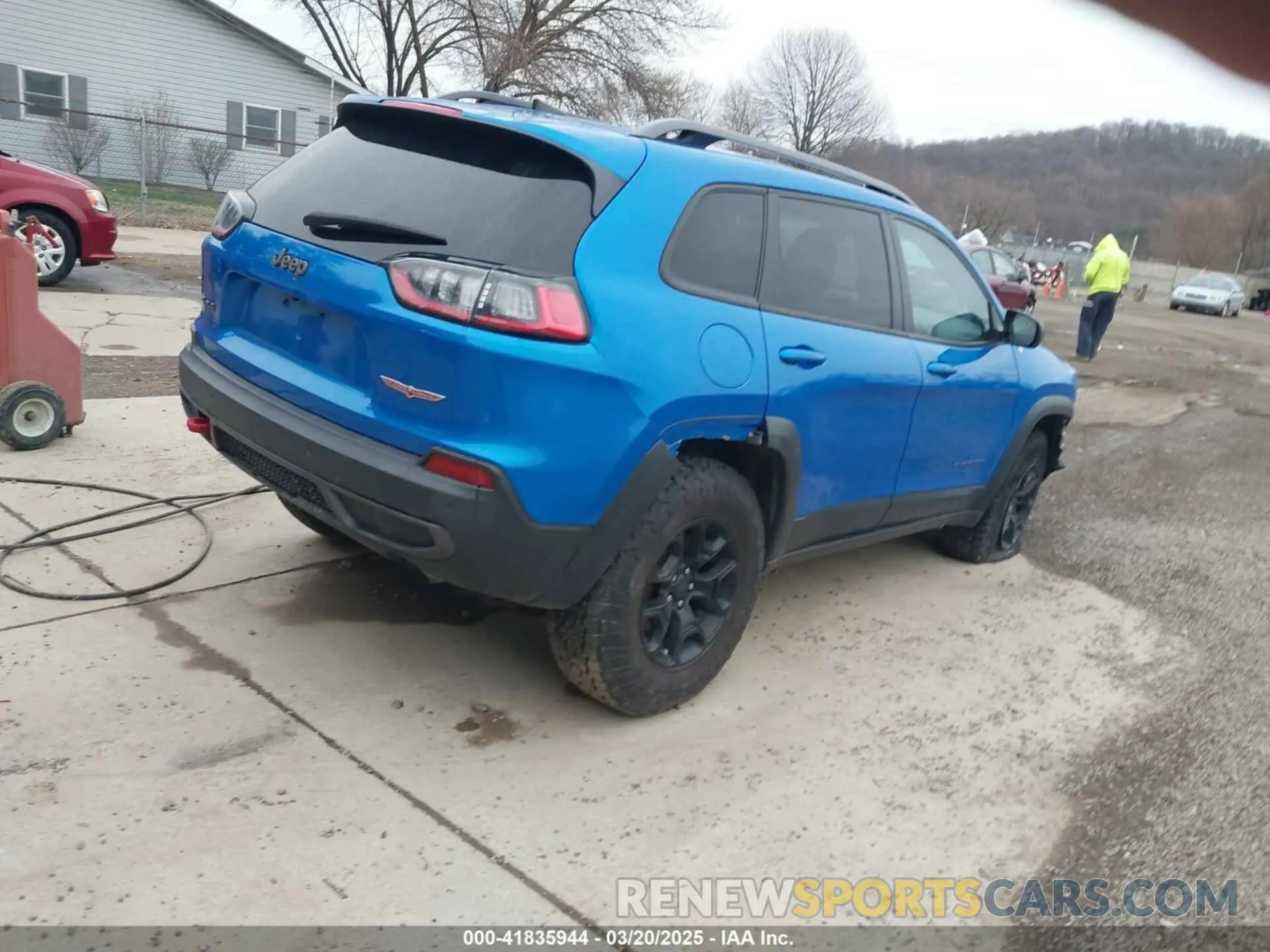 4 Photograph of a damaged car 1C4PJMBX5KD356050 JEEP CHEROKEE 2019