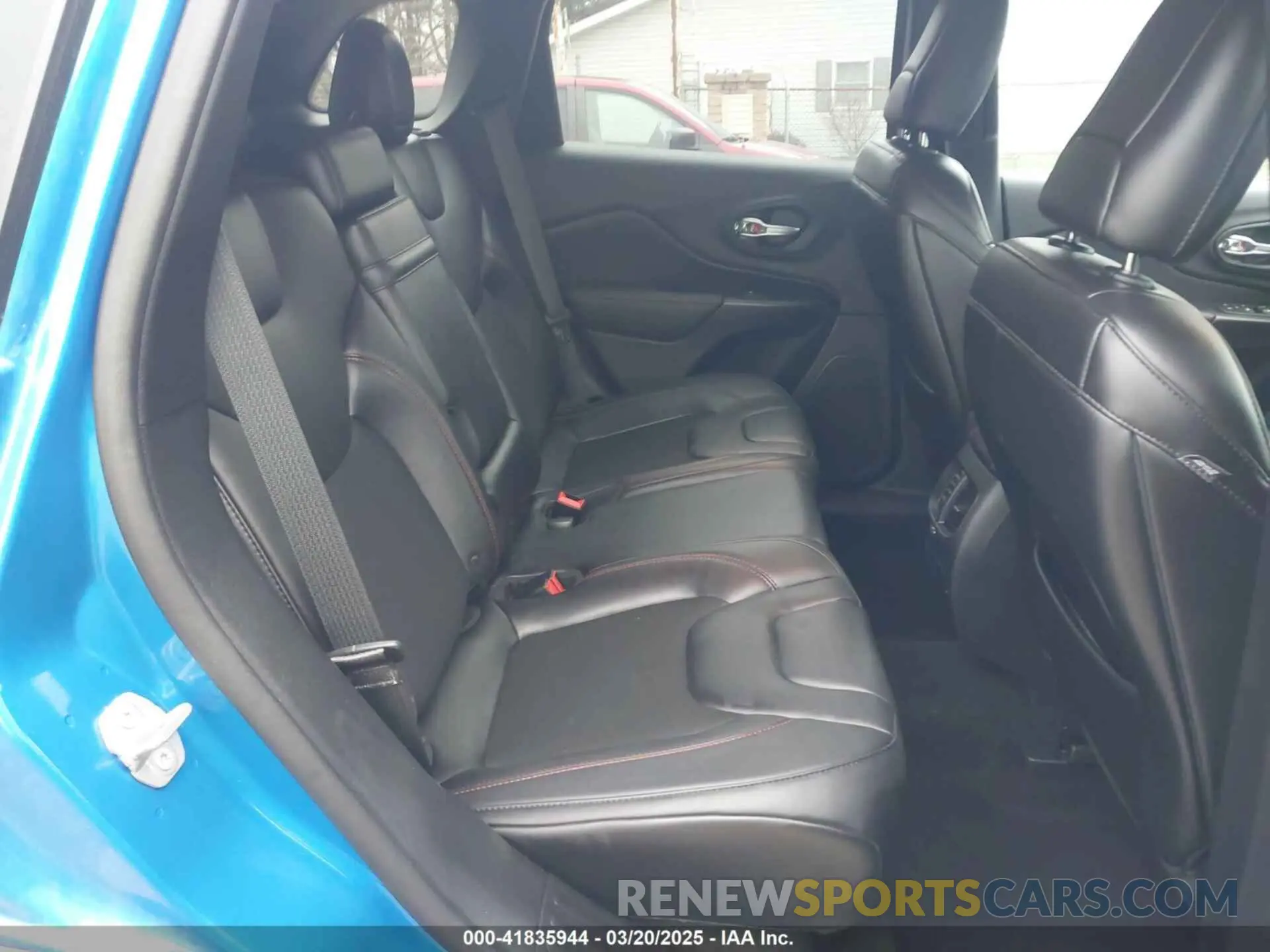 8 Photograph of a damaged car 1C4PJMBX5KD356050 JEEP CHEROKEE 2019