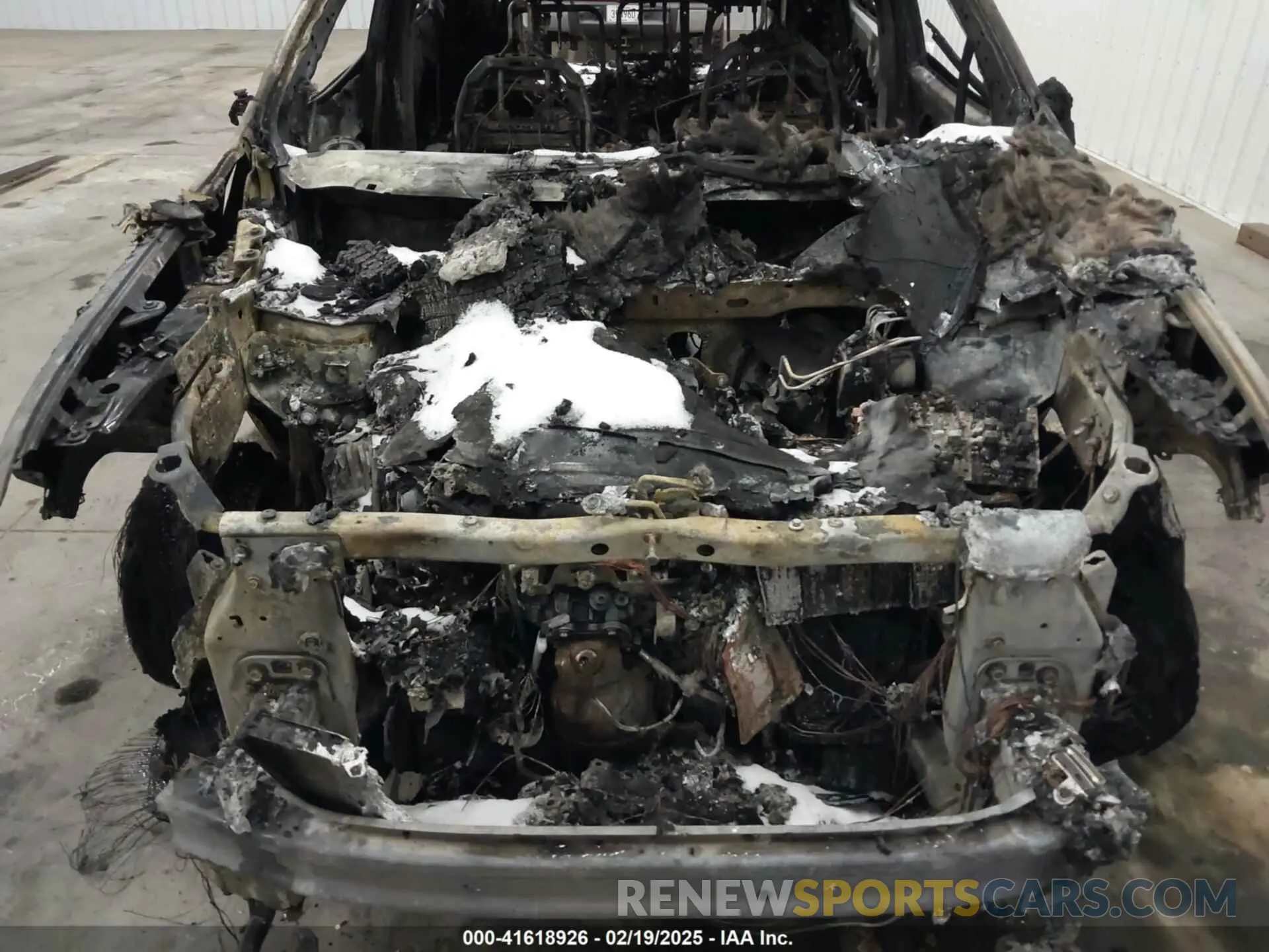 10 Photograph of a damaged car 1C4PJMBX6KD397657 JEEP CHEROKEE 2019