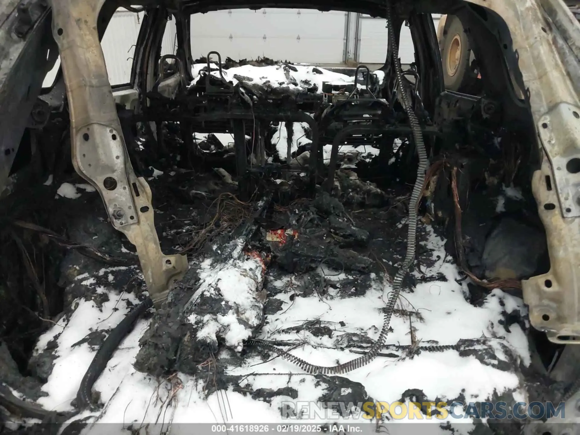 14 Photograph of a damaged car 1C4PJMBX6KD397657 JEEP CHEROKEE 2019
