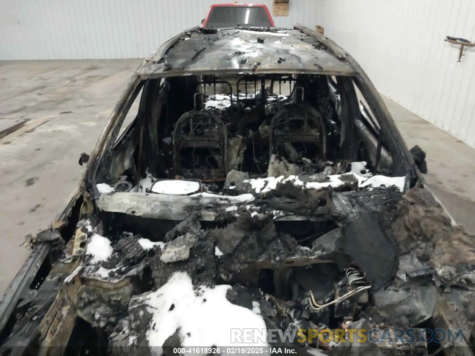 16 Photograph of a damaged car 1C4PJMBX6KD397657 JEEP CHEROKEE 2019