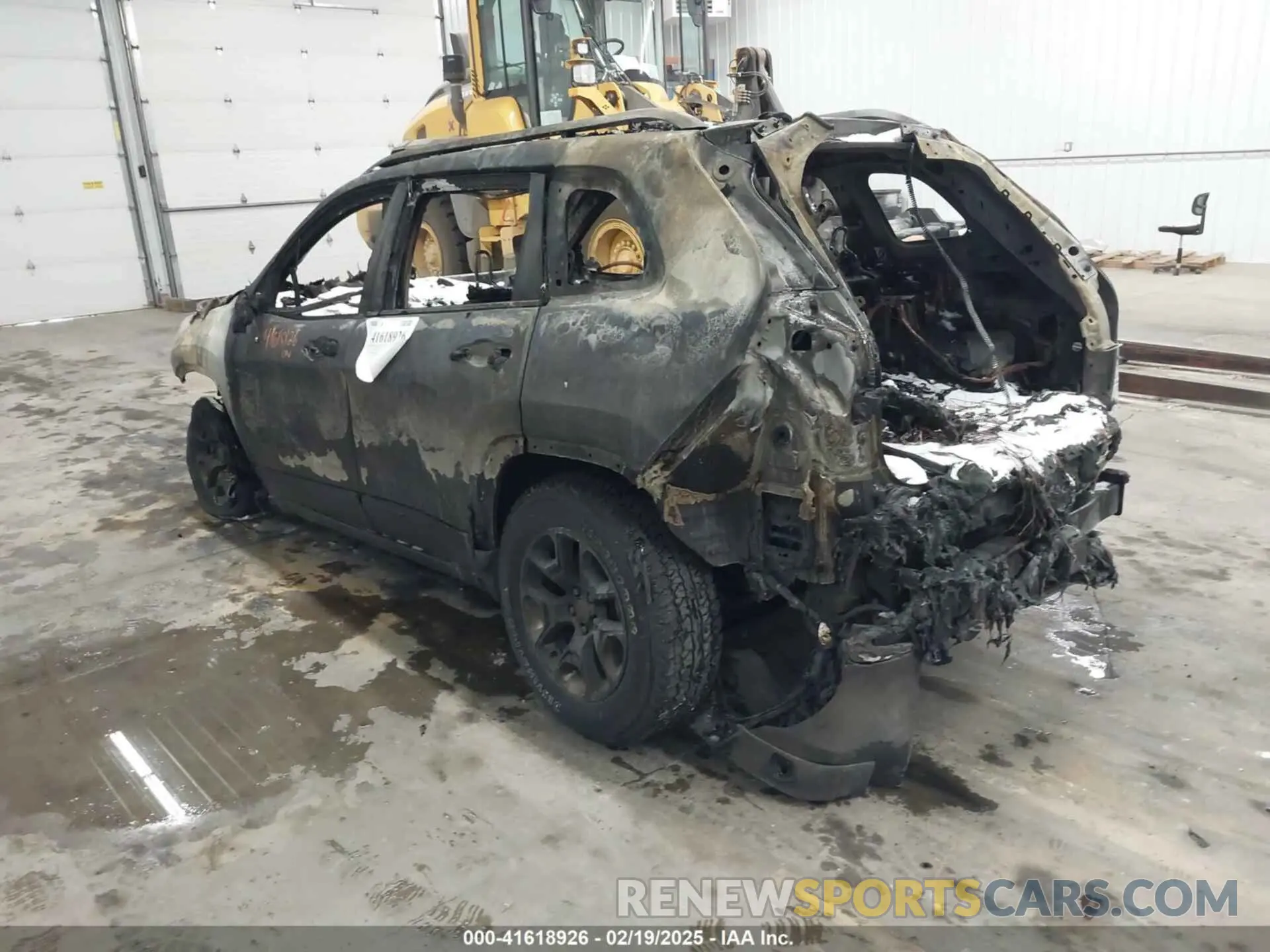 3 Photograph of a damaged car 1C4PJMBX6KD397657 JEEP CHEROKEE 2019