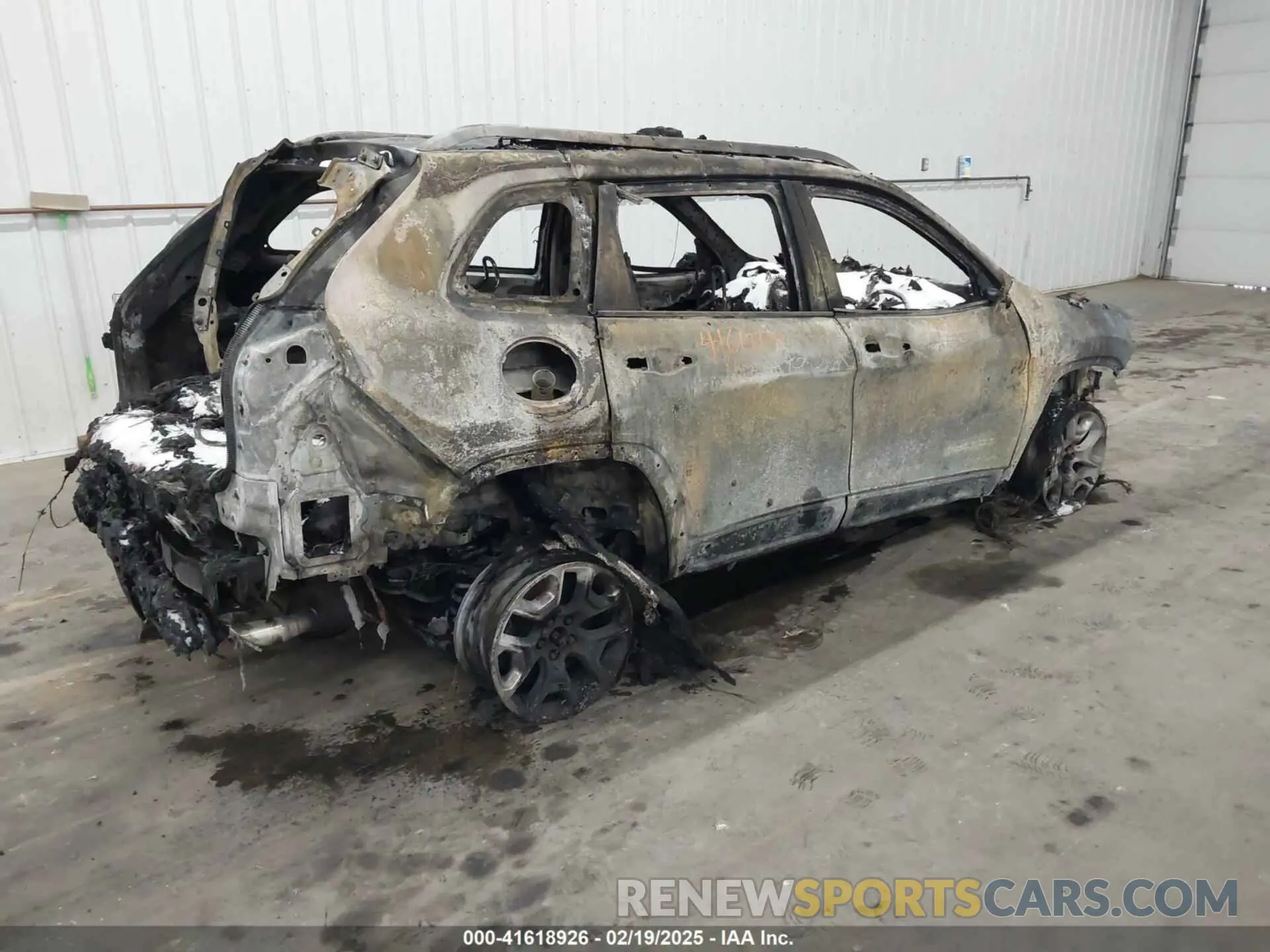 4 Photograph of a damaged car 1C4PJMBX6KD397657 JEEP CHEROKEE 2019