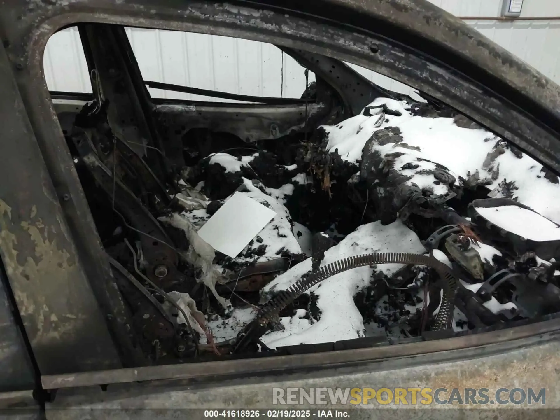 5 Photograph of a damaged car 1C4PJMBX6KD397657 JEEP CHEROKEE 2019