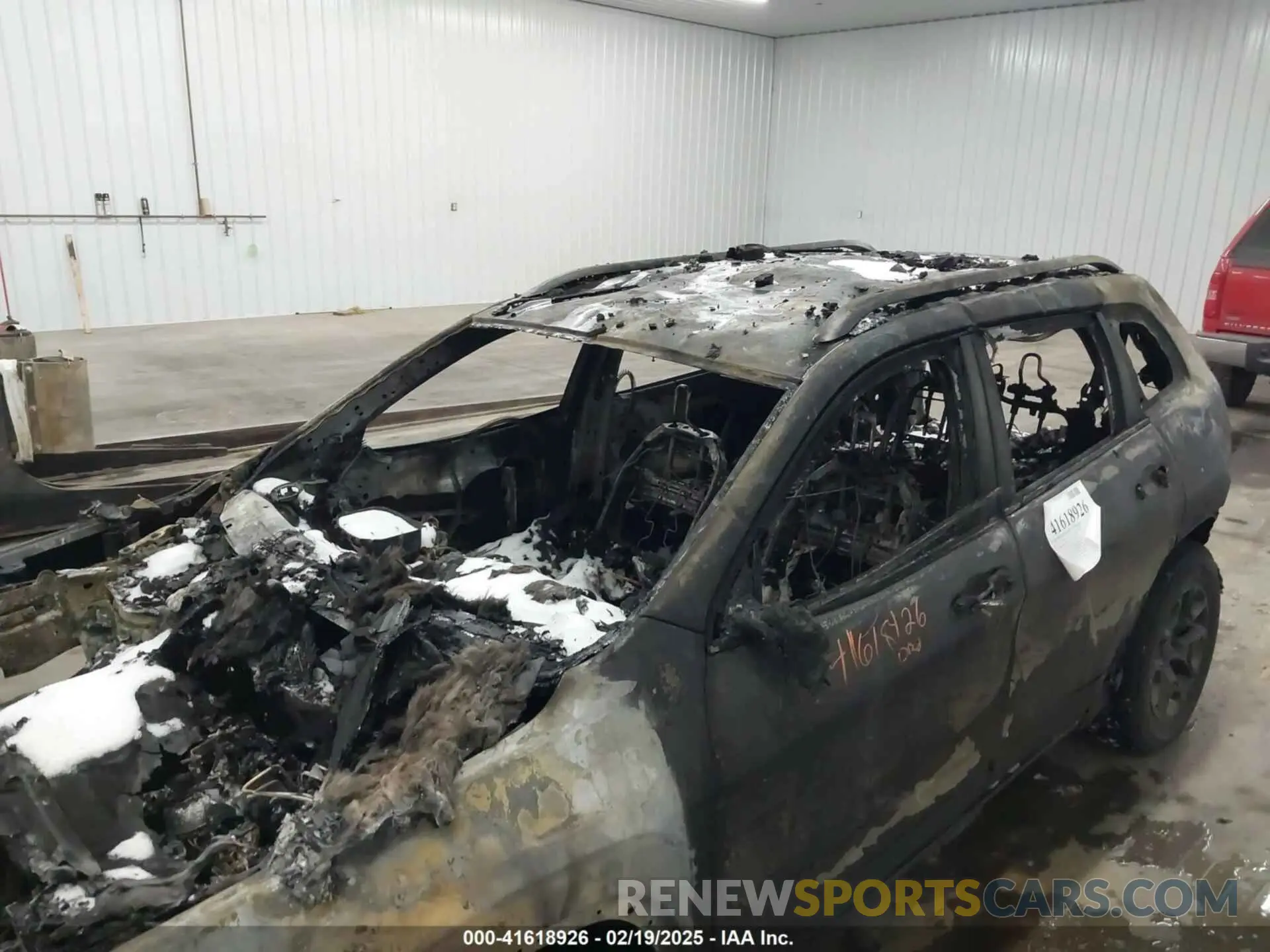 6 Photograph of a damaged car 1C4PJMBX6KD397657 JEEP CHEROKEE 2019