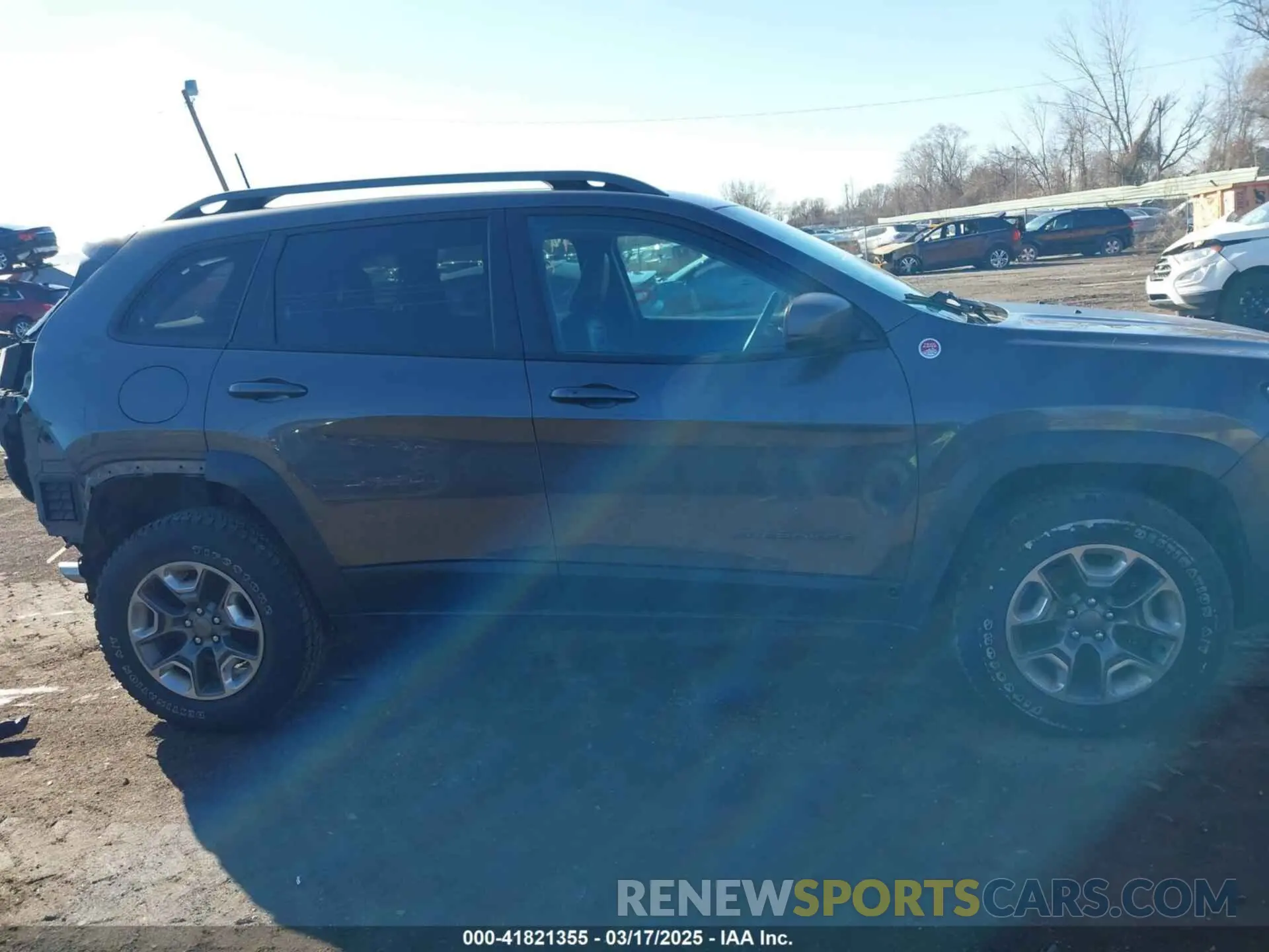 14 Photograph of a damaged car 1C4PJMBX6KD410391 JEEP CHEROKEE 2019