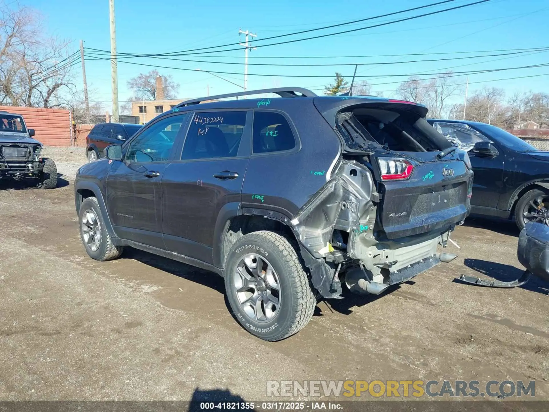 3 Photograph of a damaged car 1C4PJMBX6KD410391 JEEP CHEROKEE 2019