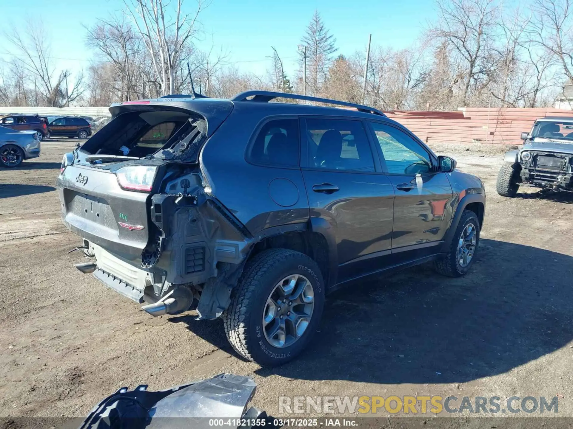 4 Photograph of a damaged car 1C4PJMBX6KD410391 JEEP CHEROKEE 2019
