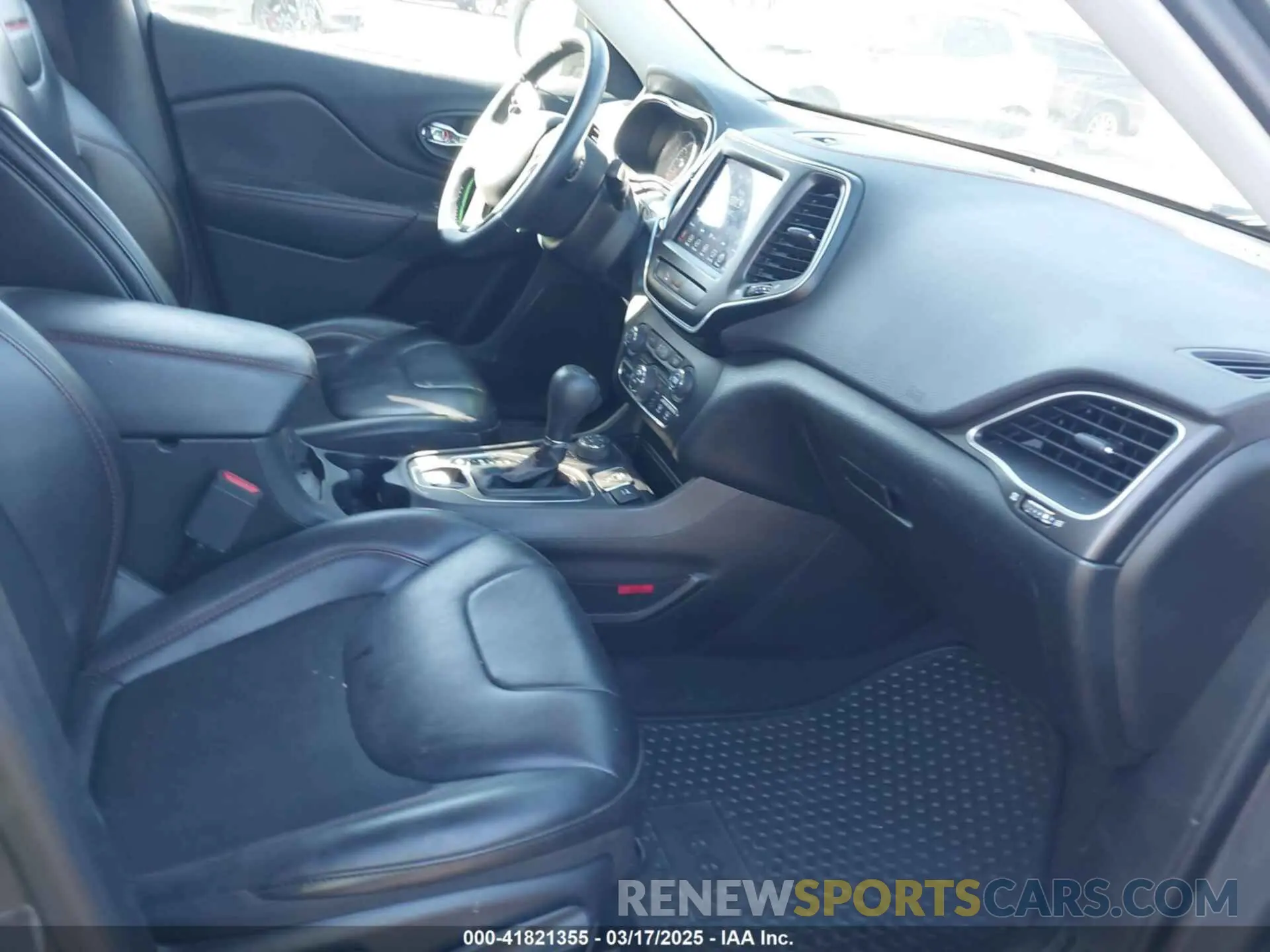 5 Photograph of a damaged car 1C4PJMBX6KD410391 JEEP CHEROKEE 2019