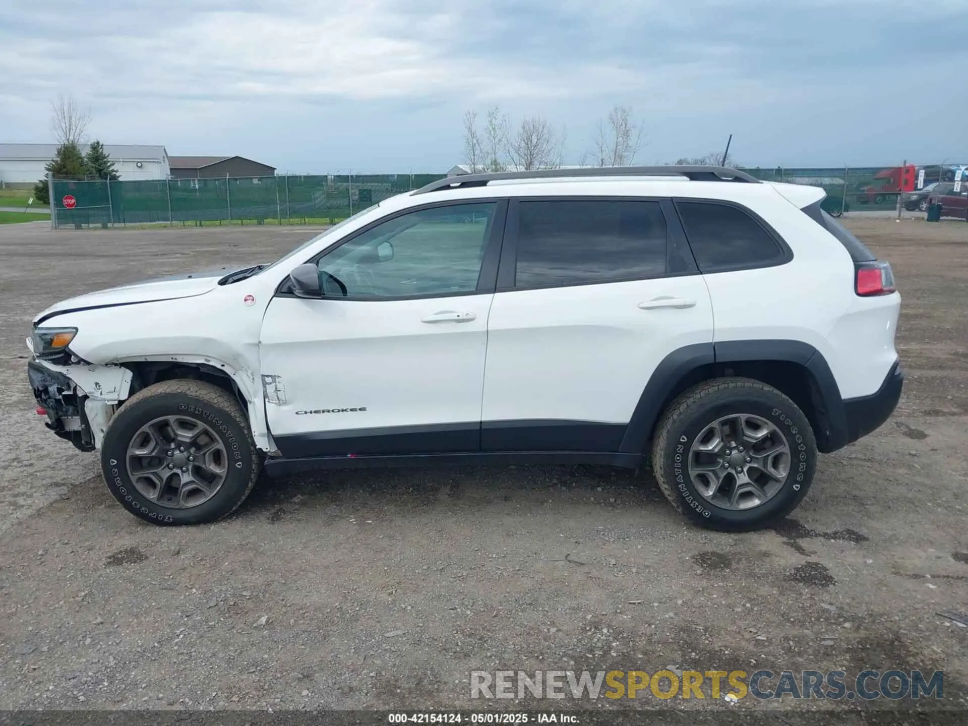 14 Photograph of a damaged car 1C4PJMBX7KD126848 JEEP CHEROKEE 2019